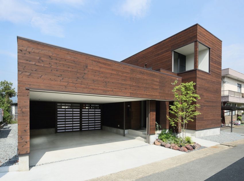 A Stunning and Stylish Single-Family Home with Enclosed Courtyards in Kyoto Prefecture by Arakawa Architects & Associates (1)