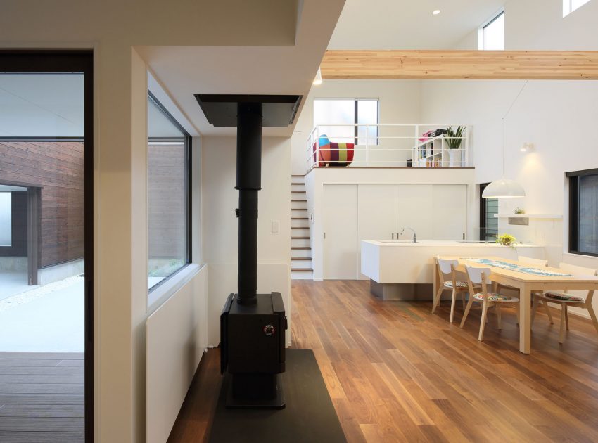 A Stunning and Stylish Single-Family Home with Enclosed Courtyards in Kyoto Prefecture by Arakawa Architects & Associates (11)