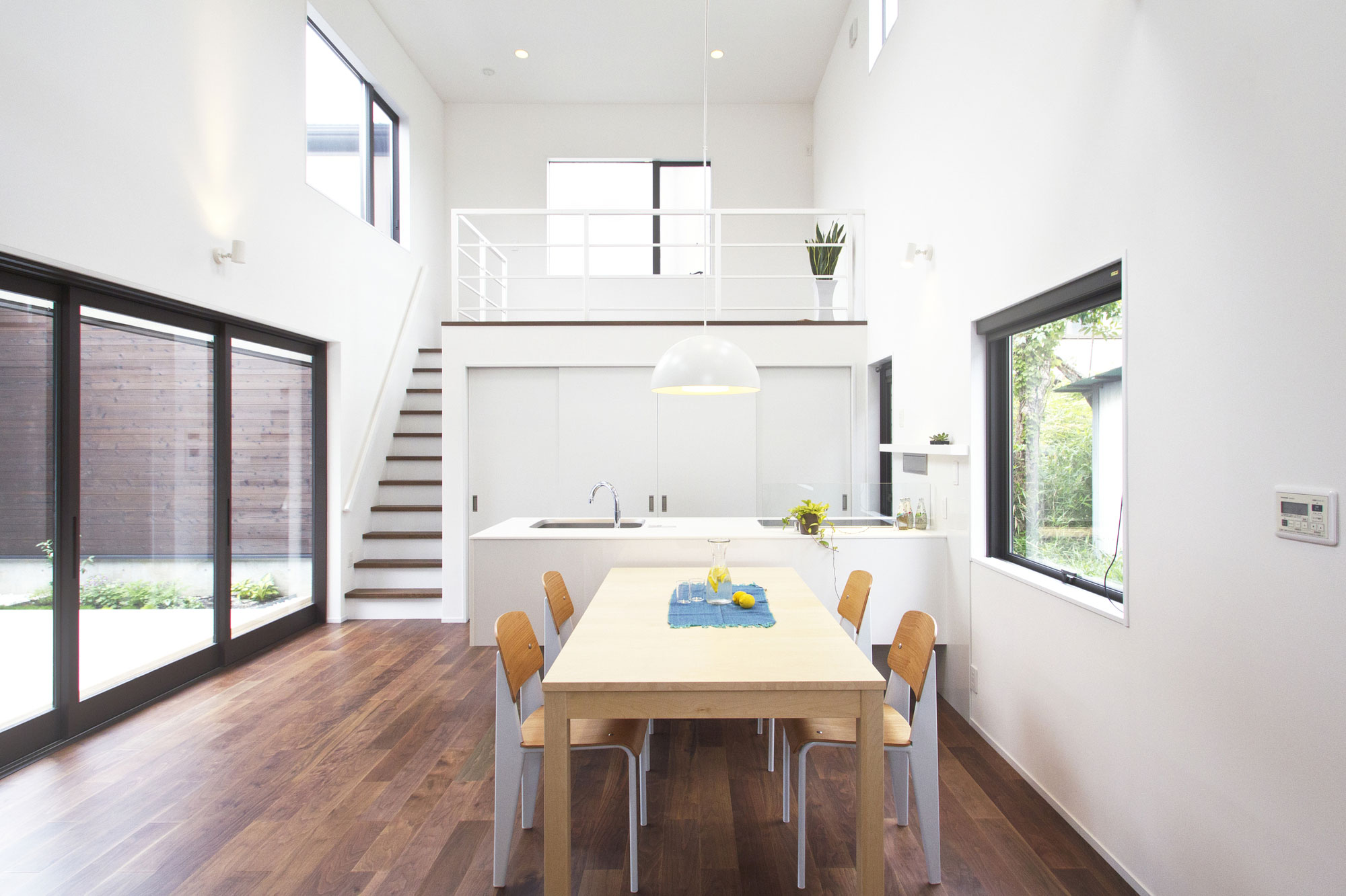 A Stunning and Stylish Single-Family Home with Enclosed Courtyards in Kyoto Prefecture by Arakawa Architects & Associates (12)