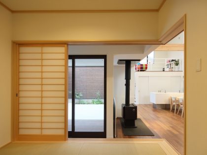 A Stunning and Stylish Single-Family Home with Enclosed Courtyards in Kyoto Prefecture by Arakawa Architects & Associates (13)