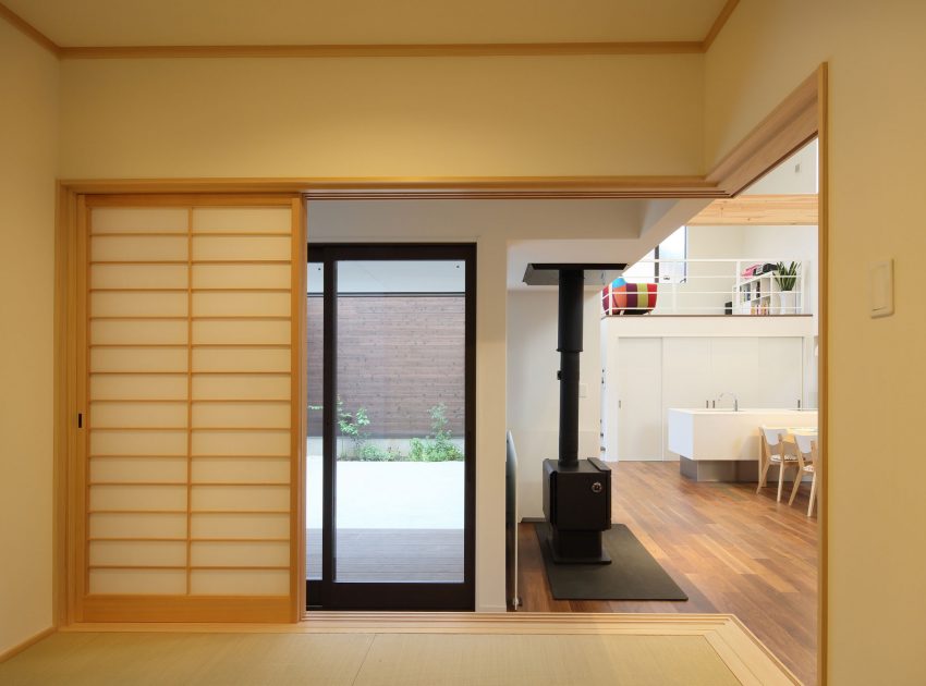 A Stunning and Stylish Single-Family Home with Enclosed Courtyards in Kyoto Prefecture by Arakawa Architects & Associates (13)