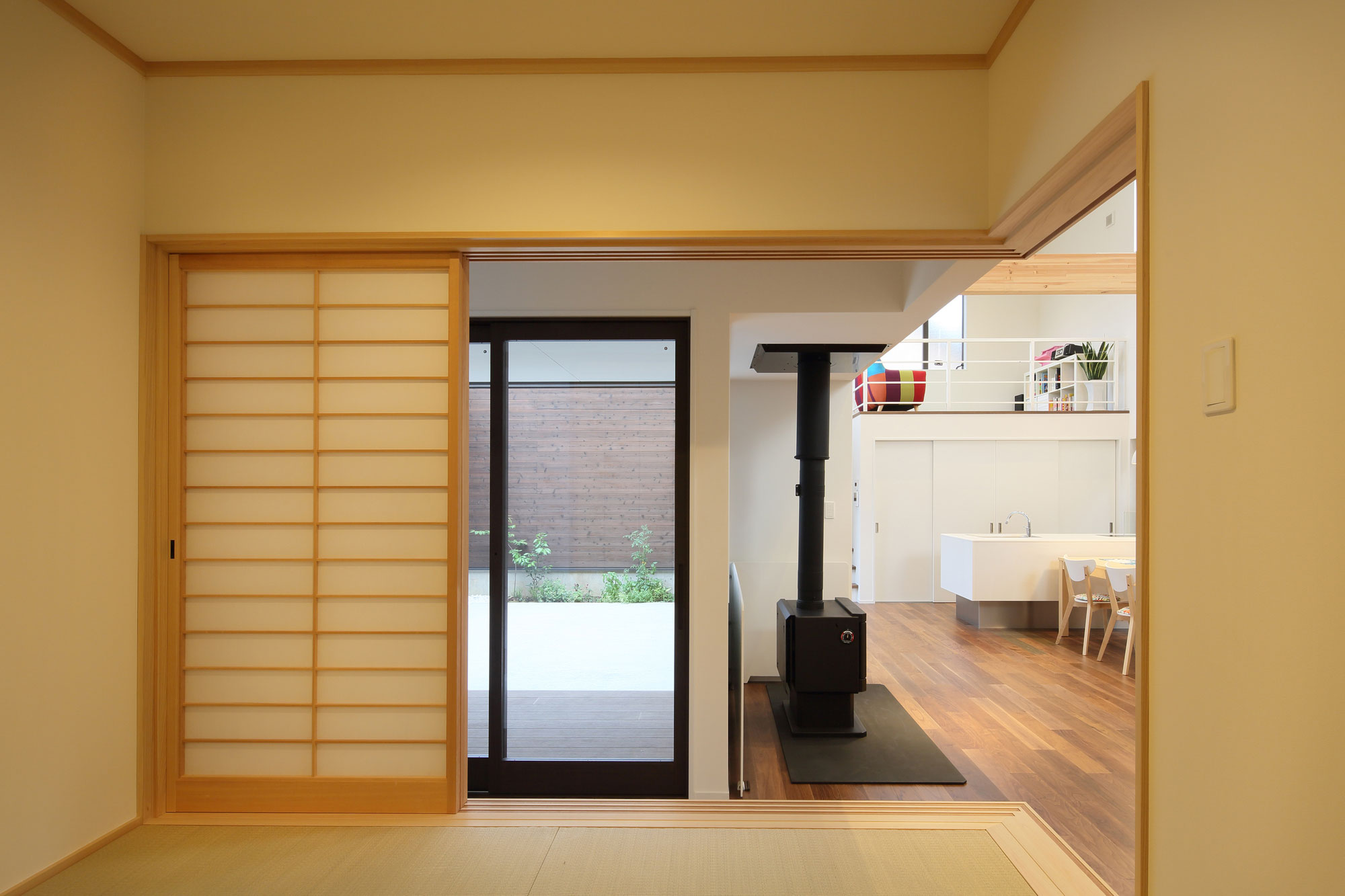 A Stunning and Stylish Single-Family Home with Enclosed Courtyards in Kyoto Prefecture by Arakawa Architects & Associates (13)