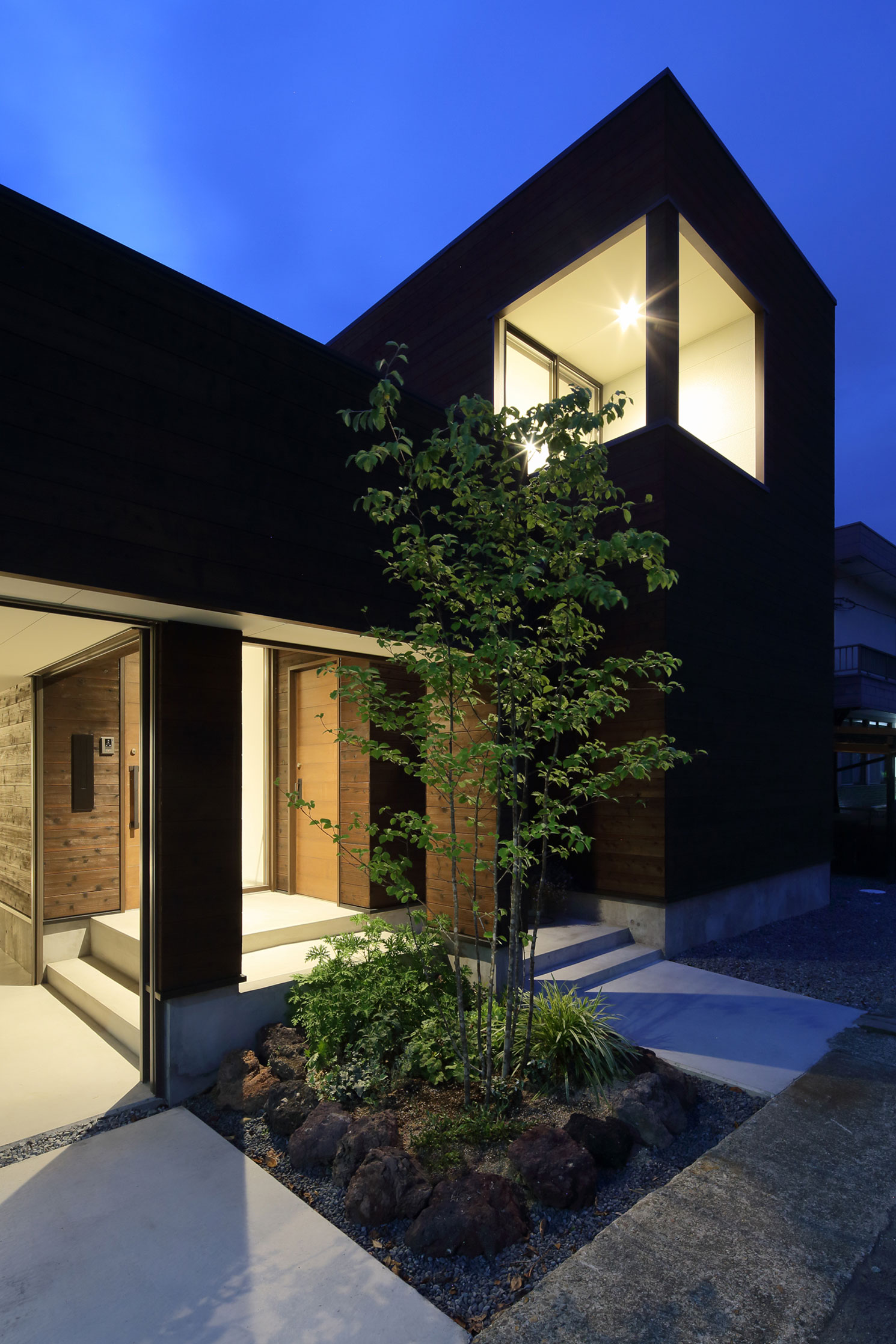 A Stunning and Stylish Single-Family Home with Enclosed Courtyards in Kyoto Prefecture by Arakawa Architects & Associates (15)