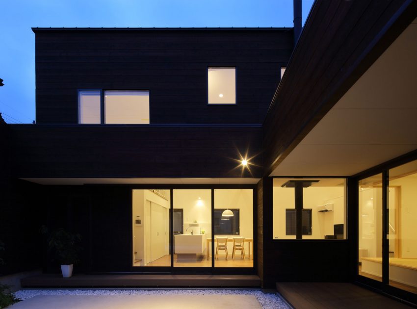 A Stunning and Stylish Single-Family Home with Enclosed Courtyards in Kyoto Prefecture by Arakawa Architects & Associates (16)