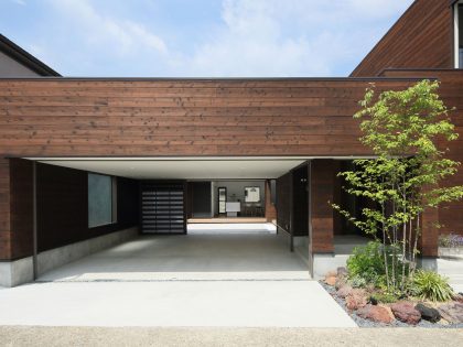 A Stunning and Stylish Single-Family Home with Enclosed Courtyards in Kyoto Prefecture by Arakawa Architects & Associates (2)