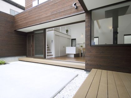 A Stunning and Stylish Single-Family Home with Enclosed Courtyards in Kyoto Prefecture by Arakawa Architects & Associates (5)