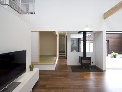 A Stunning and Stylish Single-Family Home with Enclosed Courtyards in Kyoto Prefecture by Arakawa Architects & Associates (9)