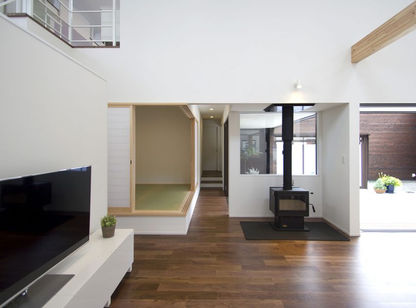 A Stunning and Stylish Single-Family Home with Enclosed Courtyards in Kyoto Prefecture by Arakawa Architects & Associates (9)