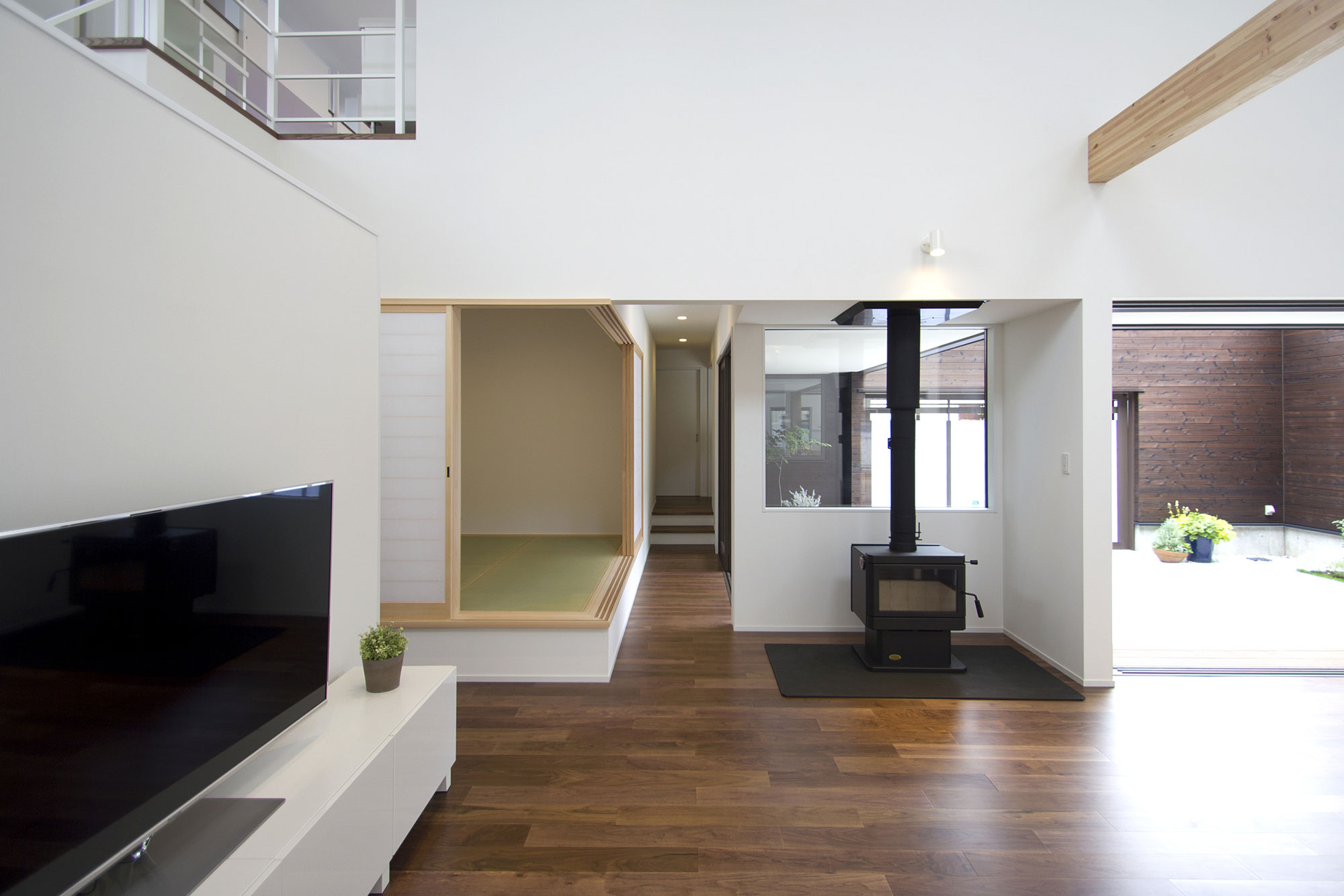 A Stunning and Stylish Single-Family Home with Enclosed Courtyards in Kyoto Prefecture by Arakawa Architects & Associates (9)