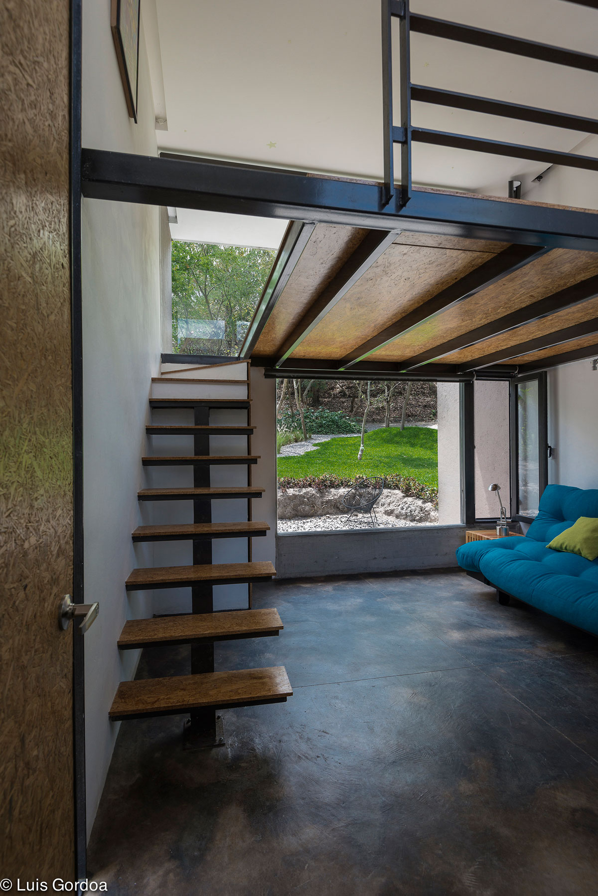 A Stylish Concrete House with Playful and Elegant Interiors in Morelos, Mexico by GBF Taller de Arquitectura (11)