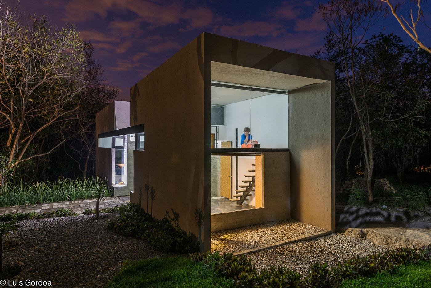 A Stylish Concrete House with Playful and Elegant Interiors in Morelos, Mexico by GBF Taller de Arquitectura (20)