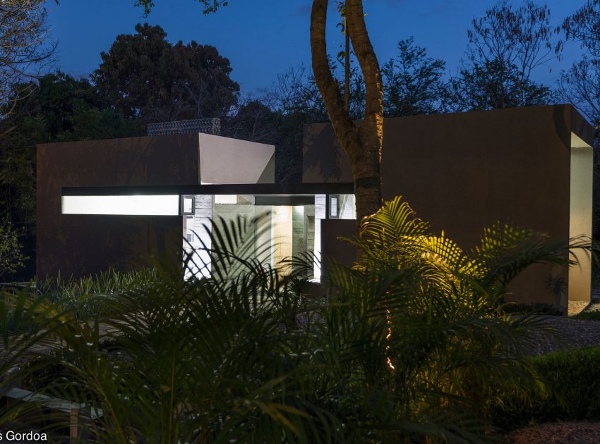 A Stylish Concrete House with Playful and Elegant Interiors in Morelos, Mexico by GBF Taller de Arquitectura (22)