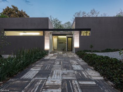 A Stylish Concrete House with Playful and Elegant Interiors in Morelos, Mexico by GBF Taller de Arquitectura (24)