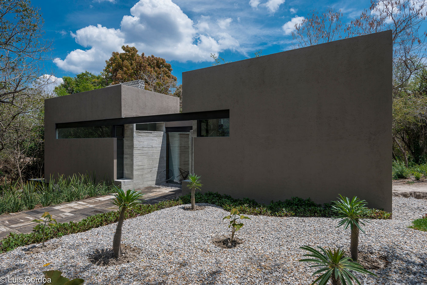 A Stylish Concrete House with Playful and Elegant Interiors in Morelos, Mexico by GBF Taller de Arquitectura (3)