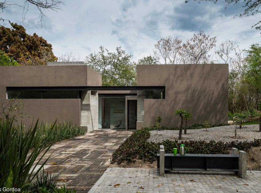 A Stylish Concrete House with Playful and Elegant Interiors in Morelos, Mexico by GBF Taller de Arquitectura (4)