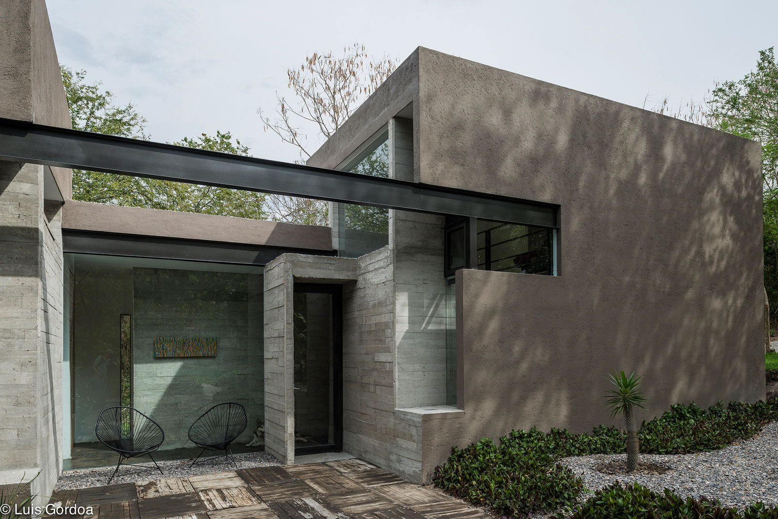 A Stylish Concrete House with Playful and Elegant Interiors in Morelos, Mexico by GBF Taller de Arquitectura (6)