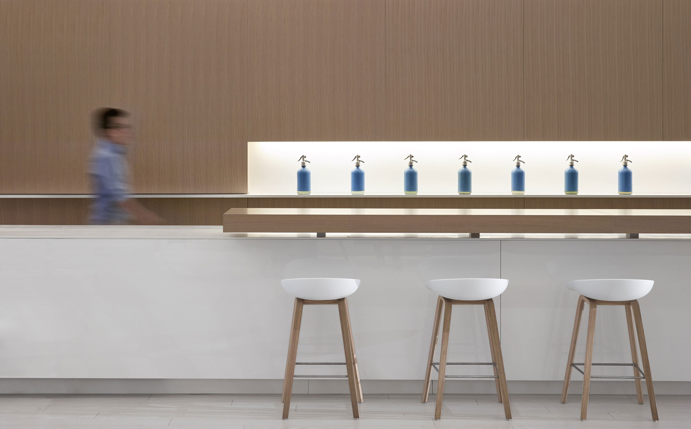 A Stylish Contemporary Home Brimming with Art in Toronto by Cecconi Simone (4)