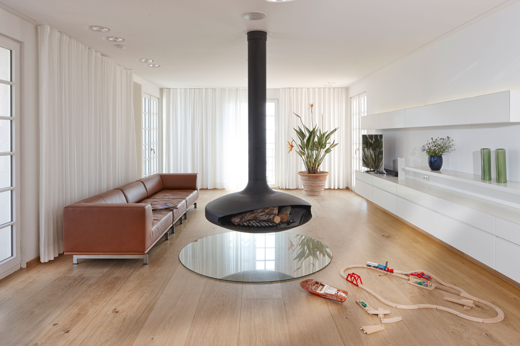 A Stylish Contemporary Home Full of Charm and Elegance in Théoule-sur-Mer, France by 4a Architekten (4)
