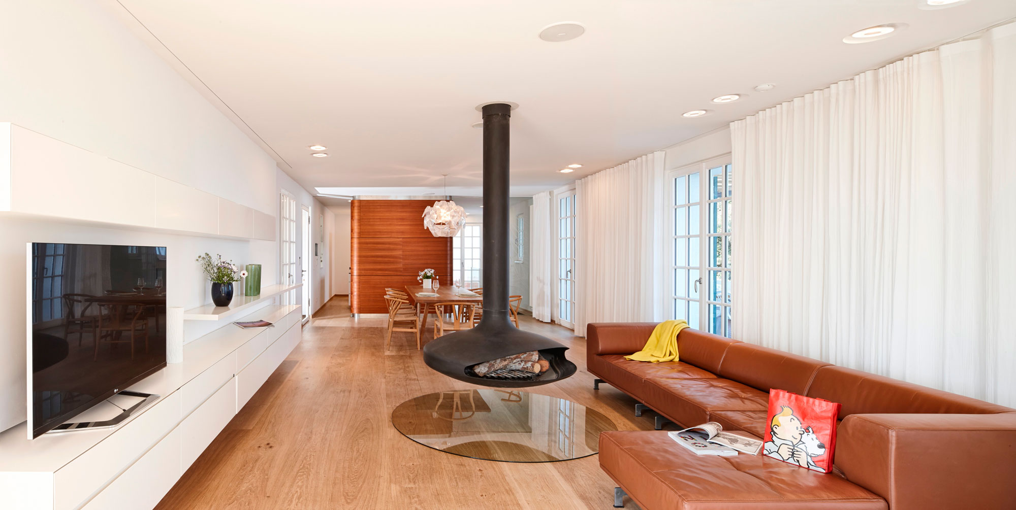 A Stylish Contemporary Home Full of Charm and Elegance in Théoule-sur-Mer, France by 4a Architekten (5)