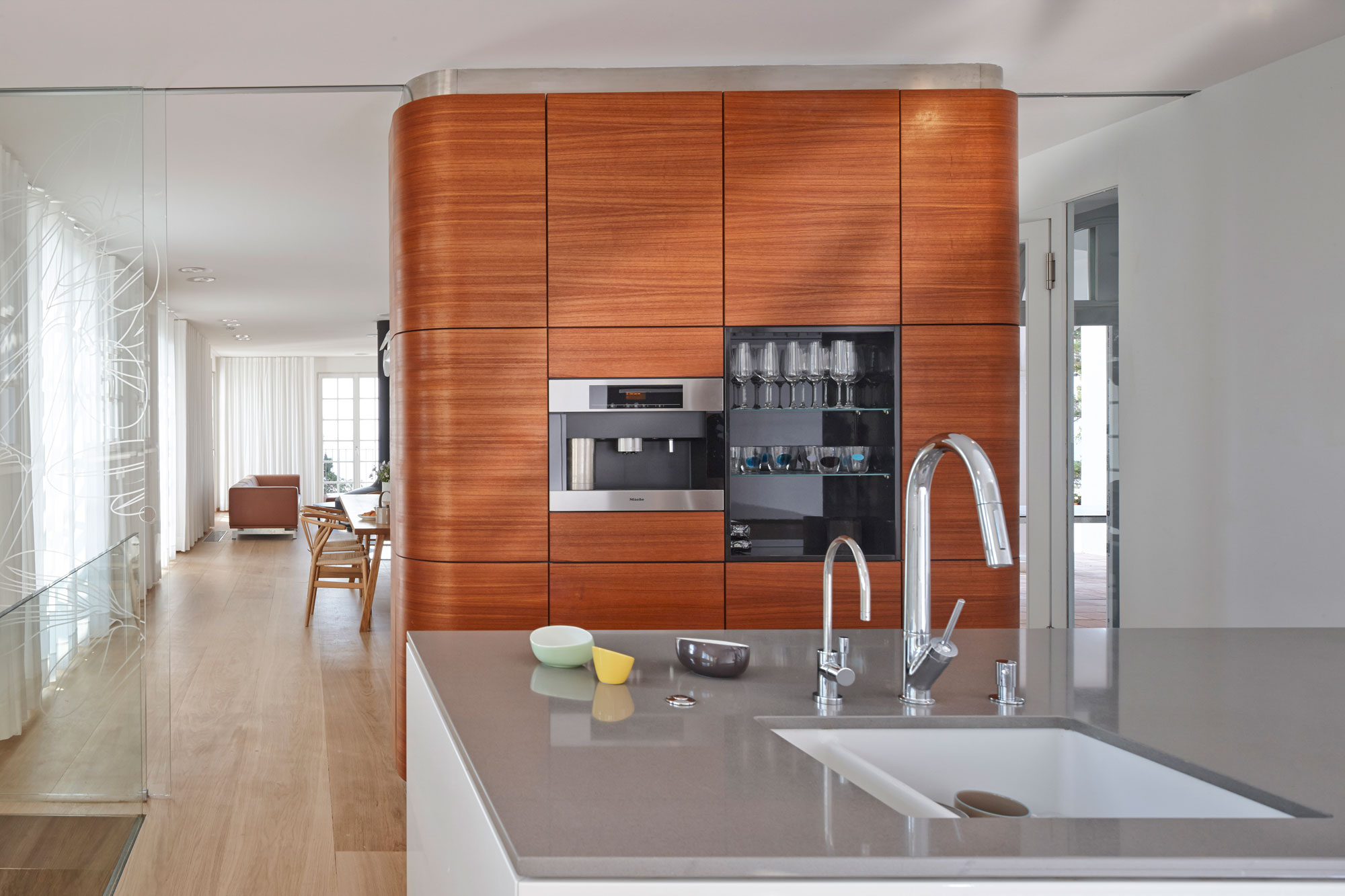 A Stylish Contemporary Home Full of Charm and Elegance in Théoule-sur-Mer, France by 4a Architekten (6)