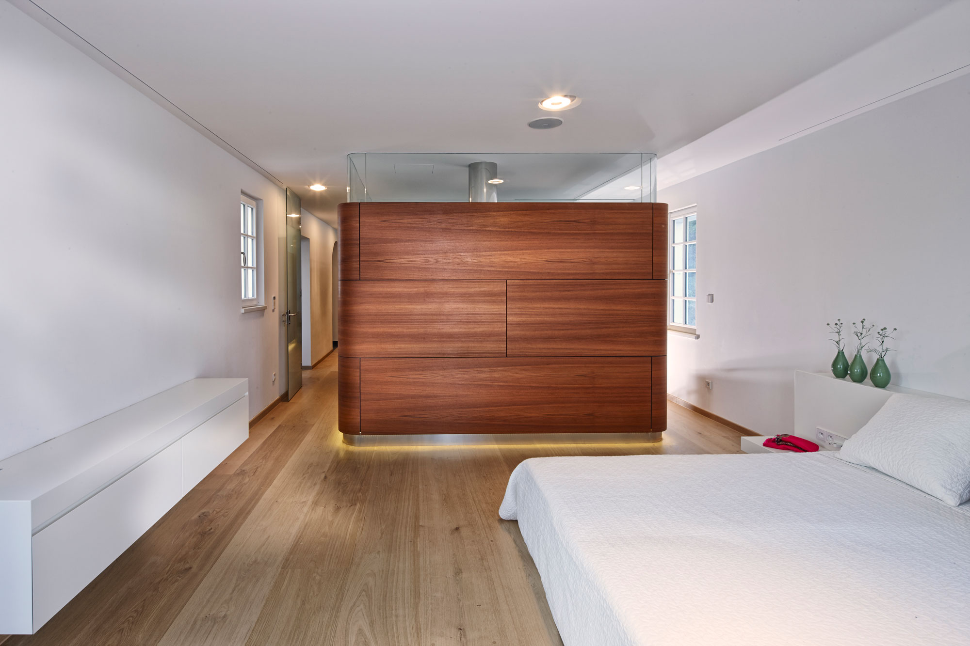 A Stylish Contemporary Home Full of Charm and Elegance in Théoule-sur-Mer, France by 4a Architekten (8)