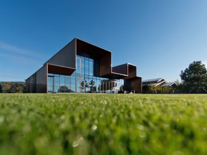 A Stylish Contemporary Home with Clean and Minimalist Facade in Kaunas by Architectural Bureau G.Natkevicius & Partners (2)