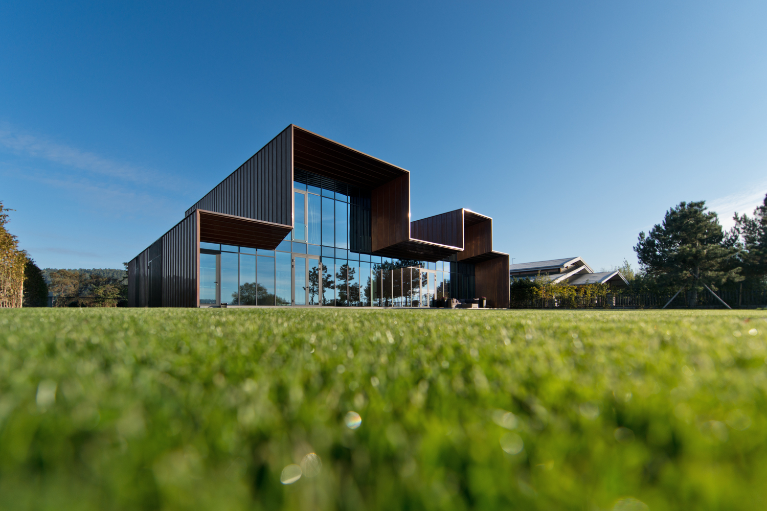 A Stylish Contemporary Home with Clean and Minimalist Facade in Kaunas by Architectural Bureau G.Natkevicius & Partners (2)