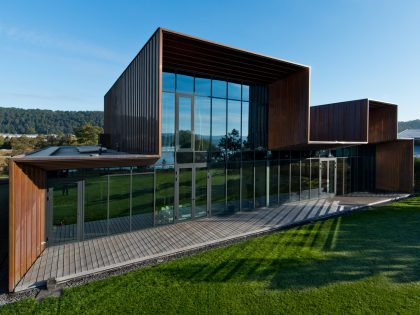 A Stylish Contemporary Home with Clean and Minimalist Facade in Kaunas by Architectural Bureau G.Natkevicius & Partners (3)