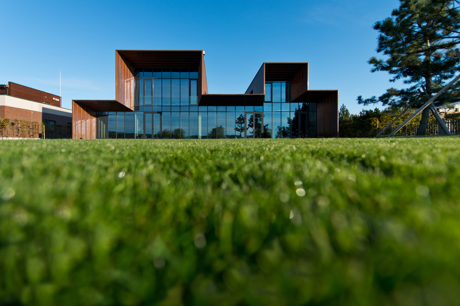A Stylish Contemporary Home with Clean and Minimalist Facade in Kaunas by Architectural Bureau G.Natkevicius & Partners (4)