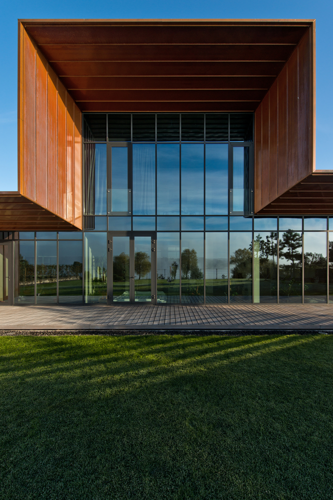 A Stylish Contemporary Home with Clean and Minimalist Facade in Kaunas by Architectural Bureau G.Natkevicius & Partners (8)