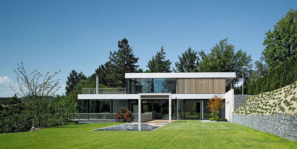 A Stylish Contemporary Home with Exquisite Landscaping in Waldenbuch, Germany by Von Bock Architekten (1)