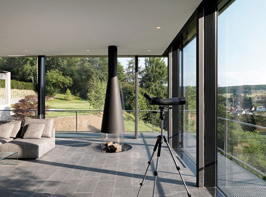 A Stylish Contemporary Home with Exquisite Landscaping in Waldenbuch, Germany by Von Bock Architekten (4)