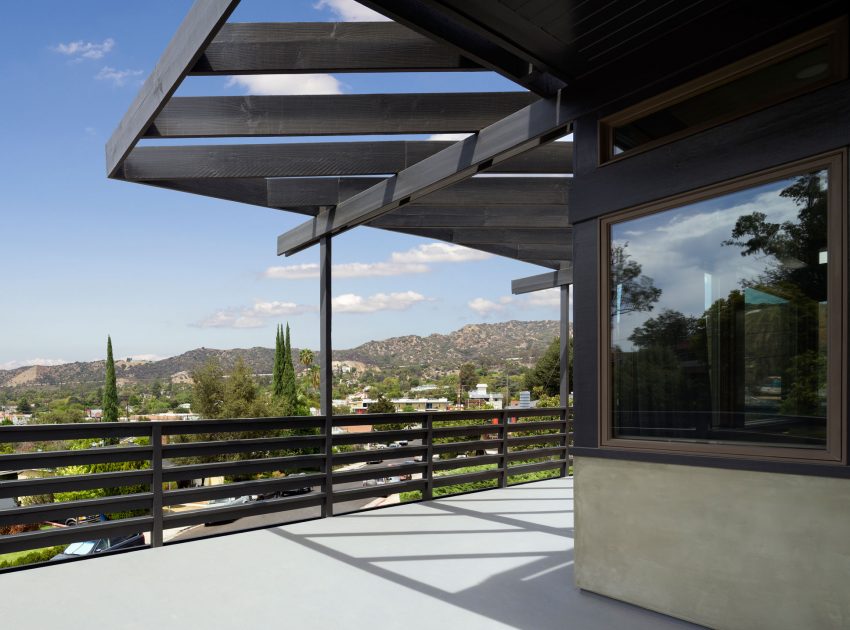 A Stylish Contemporary Home with Luminous Interiors in Los Angeles by Martin Fenlon Architecture (5)