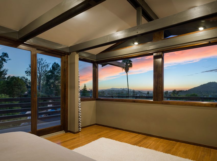 A Stylish Contemporary Home with Luminous Interiors in Los Angeles by Martin Fenlon Architecture (9)
