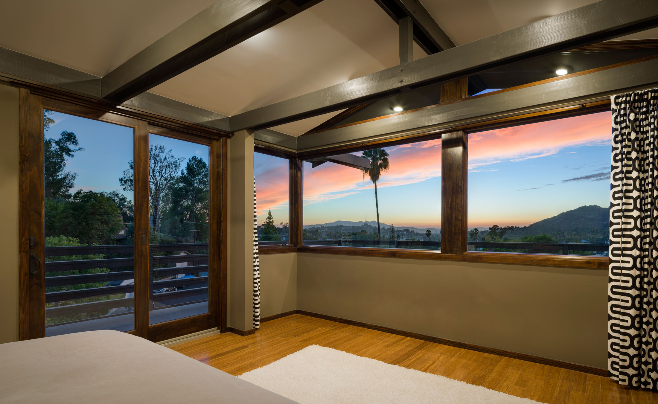 A Stylish Contemporary Home with Luminous Interiors in Los Angeles by Martin Fenlon Architecture (9)