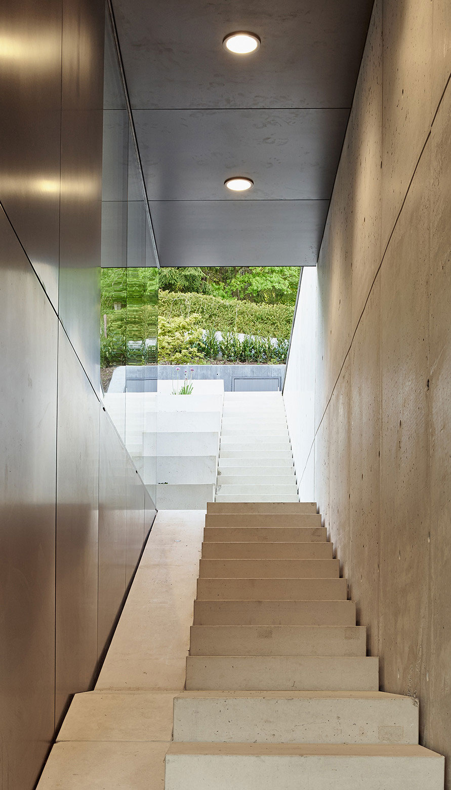 A Stylish Contemporary Home with Smart and Dynamic Façade in Linz, Austria by Archinauten (3)