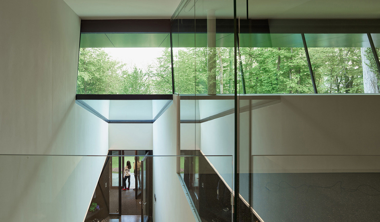 A Stylish Contemporary Home with Smart and Dynamic Façade in Linz, Austria by Archinauten (6)