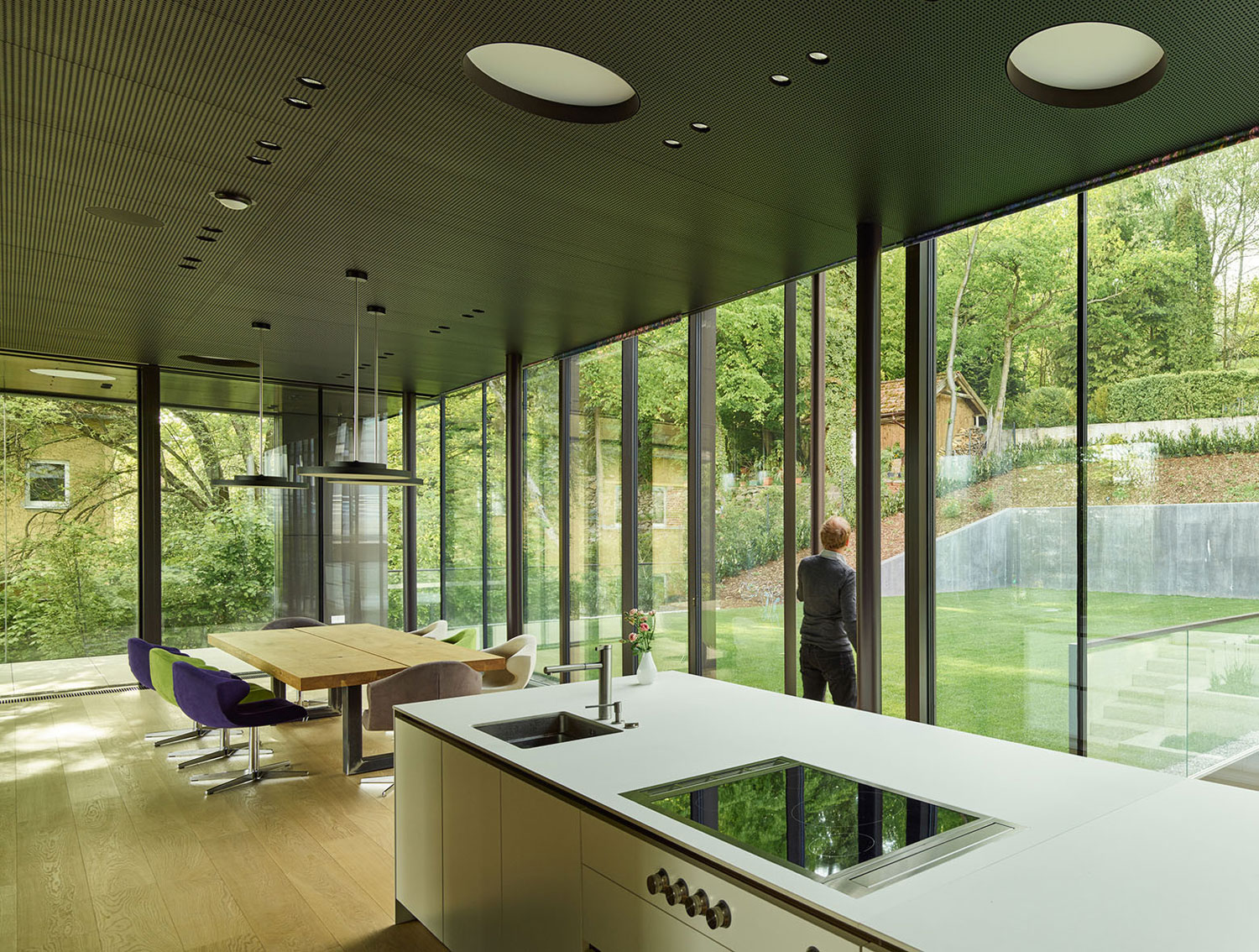 A Stylish Contemporary Home with Smart and Dynamic Façade in Linz, Austria by Archinauten (7)