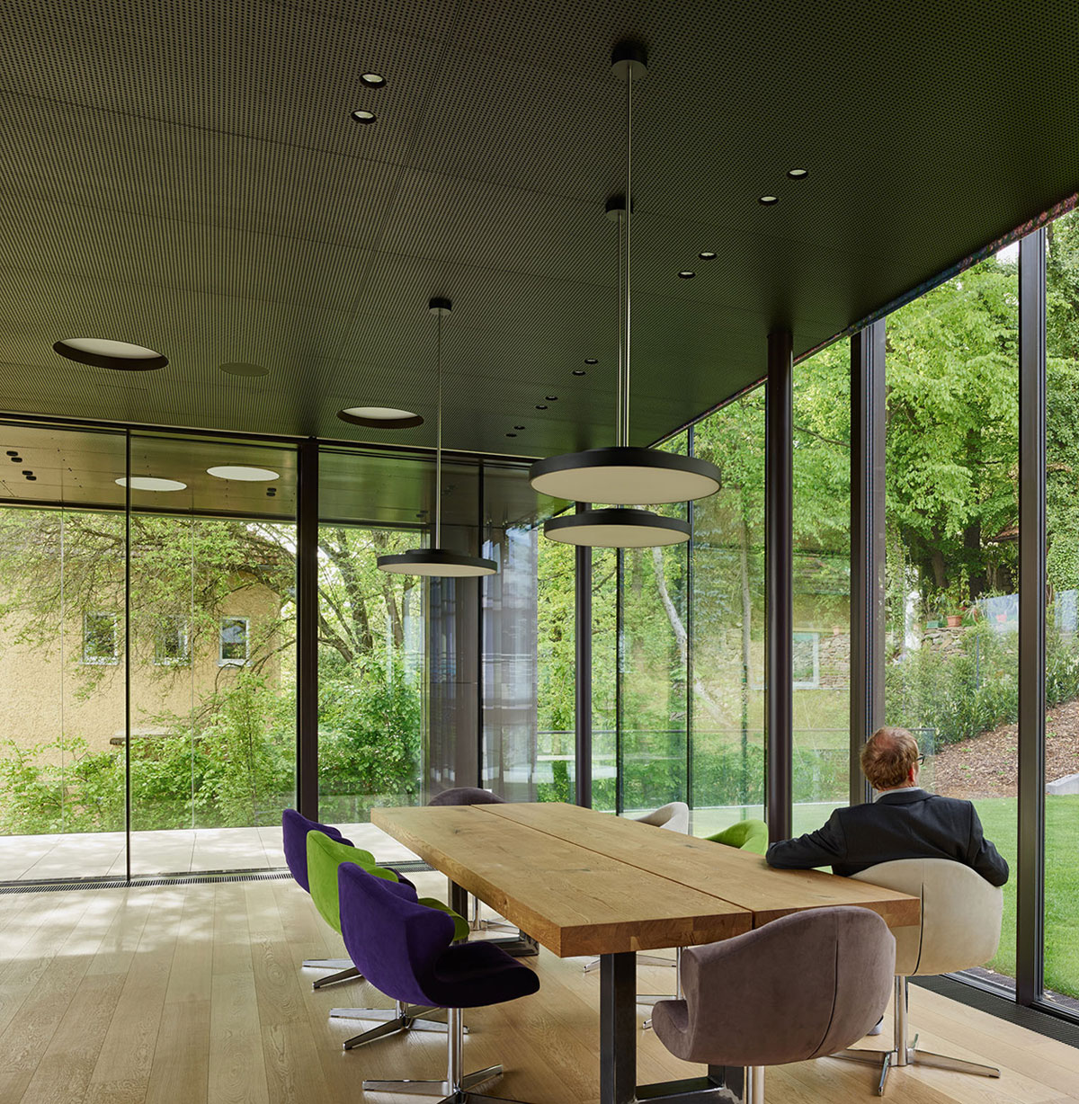 A Stylish Contemporary Home with Smart and Dynamic Façade in Linz, Austria by Archinauten (8)