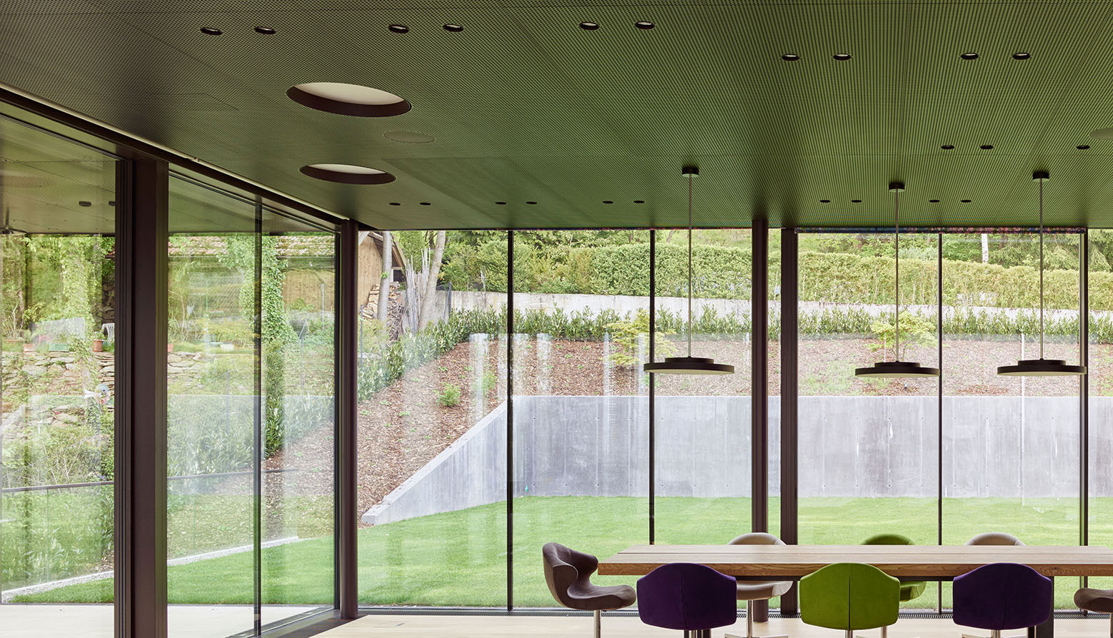 A Stylish Contemporary Home with Smart and Dynamic Façade in Linz, Austria by Archinauten (9)