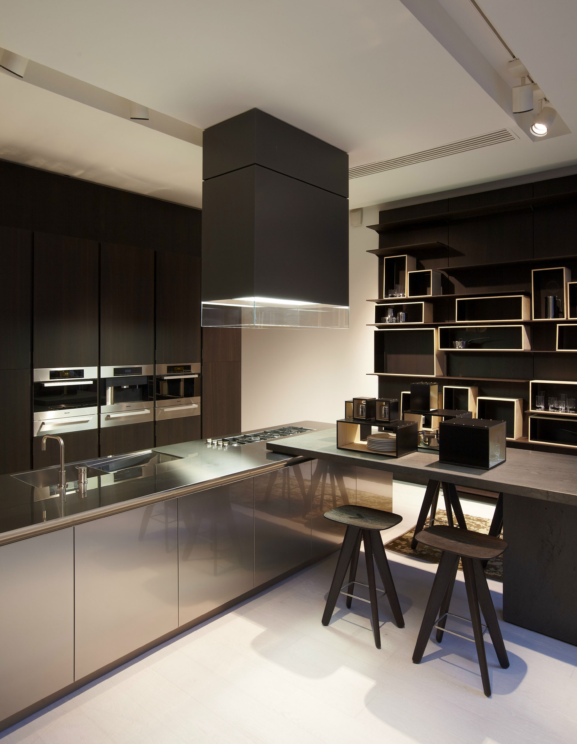 A Stylish Contemporary Loft with an Industrial Vibe in Paris, France by Bestetti Associati Studio (10)