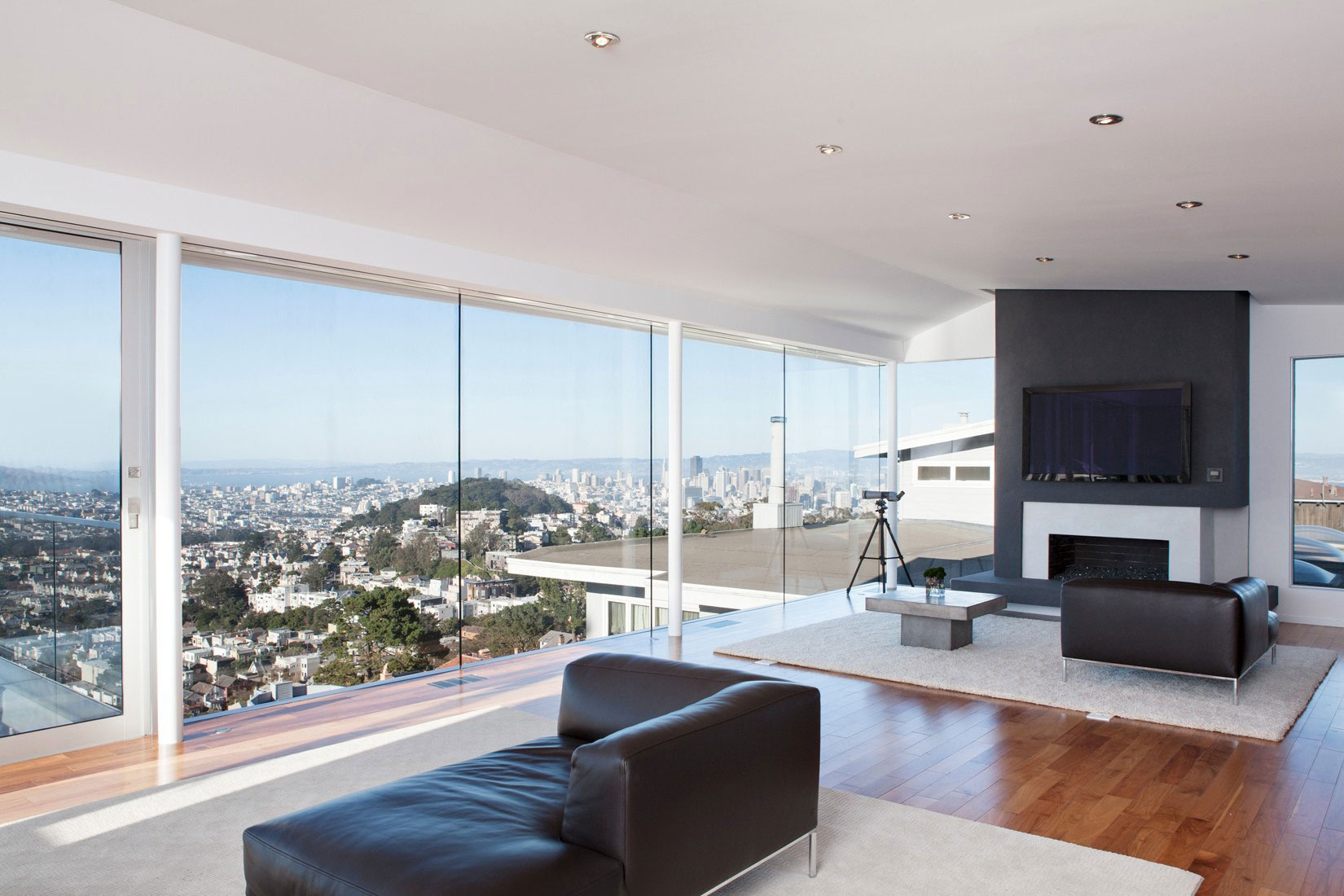 A Stylish Hillside Home Features Cantilevered Deck with Glass Floor in San Francisco by Jensen Architects (1)