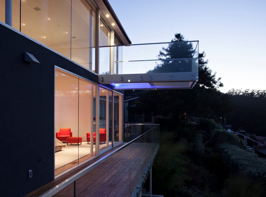 A Stylish Hillside Home Features Cantilevered Deck with Glass Floor in San Francisco by Jensen Architects (13)