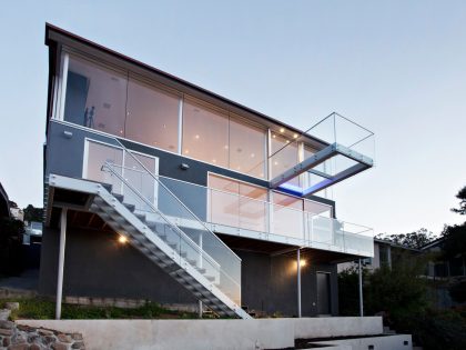 A Stylish Hillside Home Features Cantilevered Deck with Glass Floor in San Francisco by Jensen Architects (14)