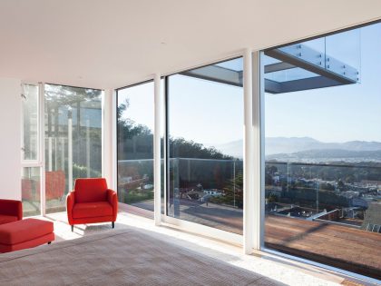 A Stylish Hillside Home Features Cantilevered Deck with Glass Floor in San Francisco by Jensen Architects (2)