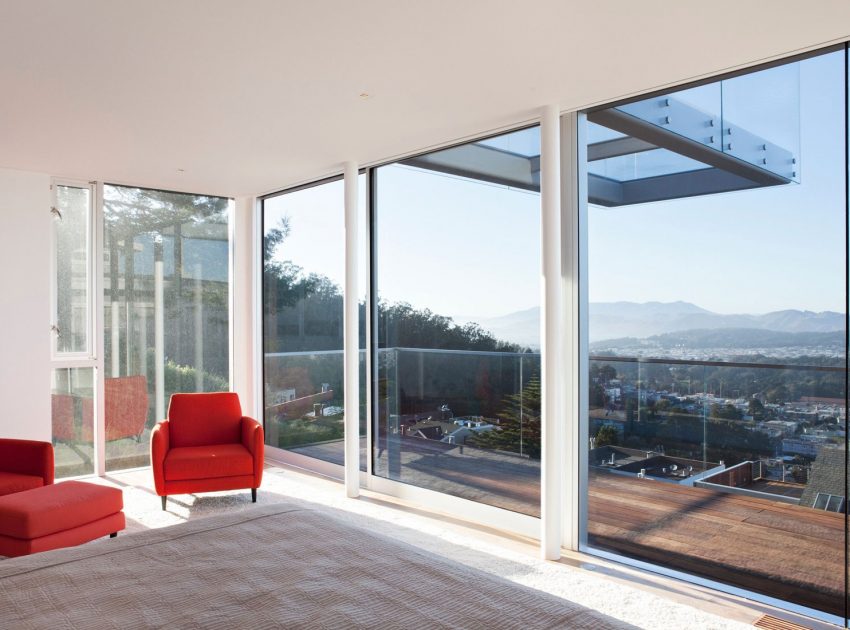 A Stylish Hillside Home Features Cantilevered Deck with Glass Floor in San Francisco by Jensen Architects (2)