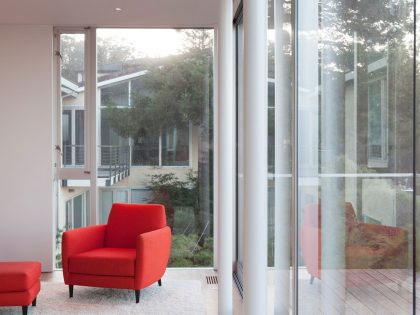 A Stylish Hillside Home Features Cantilevered Deck with Glass Floor in San Francisco by Jensen Architects (7)