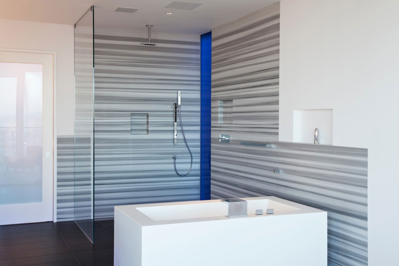 A Stylish Hillside Home Features Cantilevered Deck with Glass Floor in San Francisco by Jensen Architects (8)