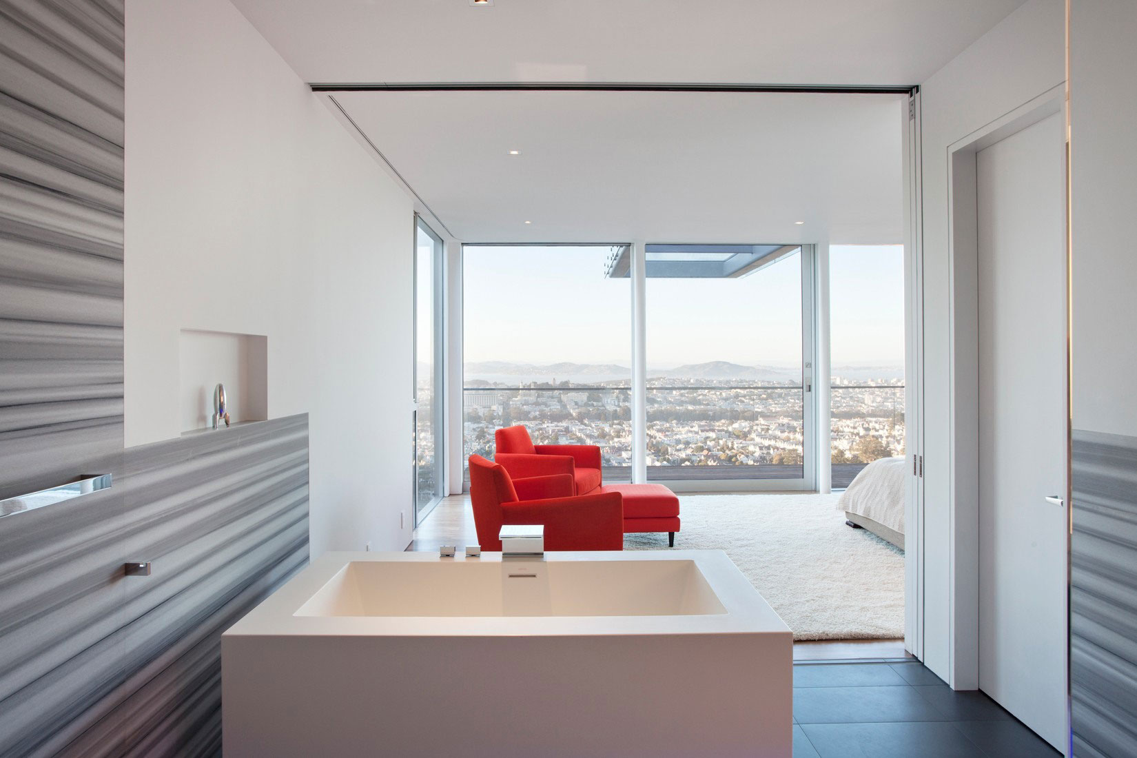 A Stylish Hillside Home Features Cantilevered Deck with Glass Floor in San Francisco by Jensen Architects (9)