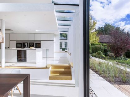 A Stylish Home Featuring a Warm and Elegant Color Palette in Winchester by OB Architecture (10)